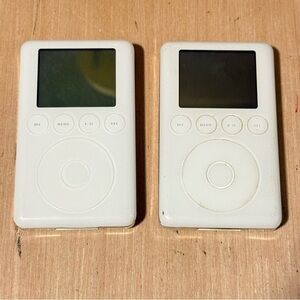 2-iPod Classic 3rdGen Model:A1040-10/40GB BROKEN“UNTESTED”No-Firewire-Charg Read